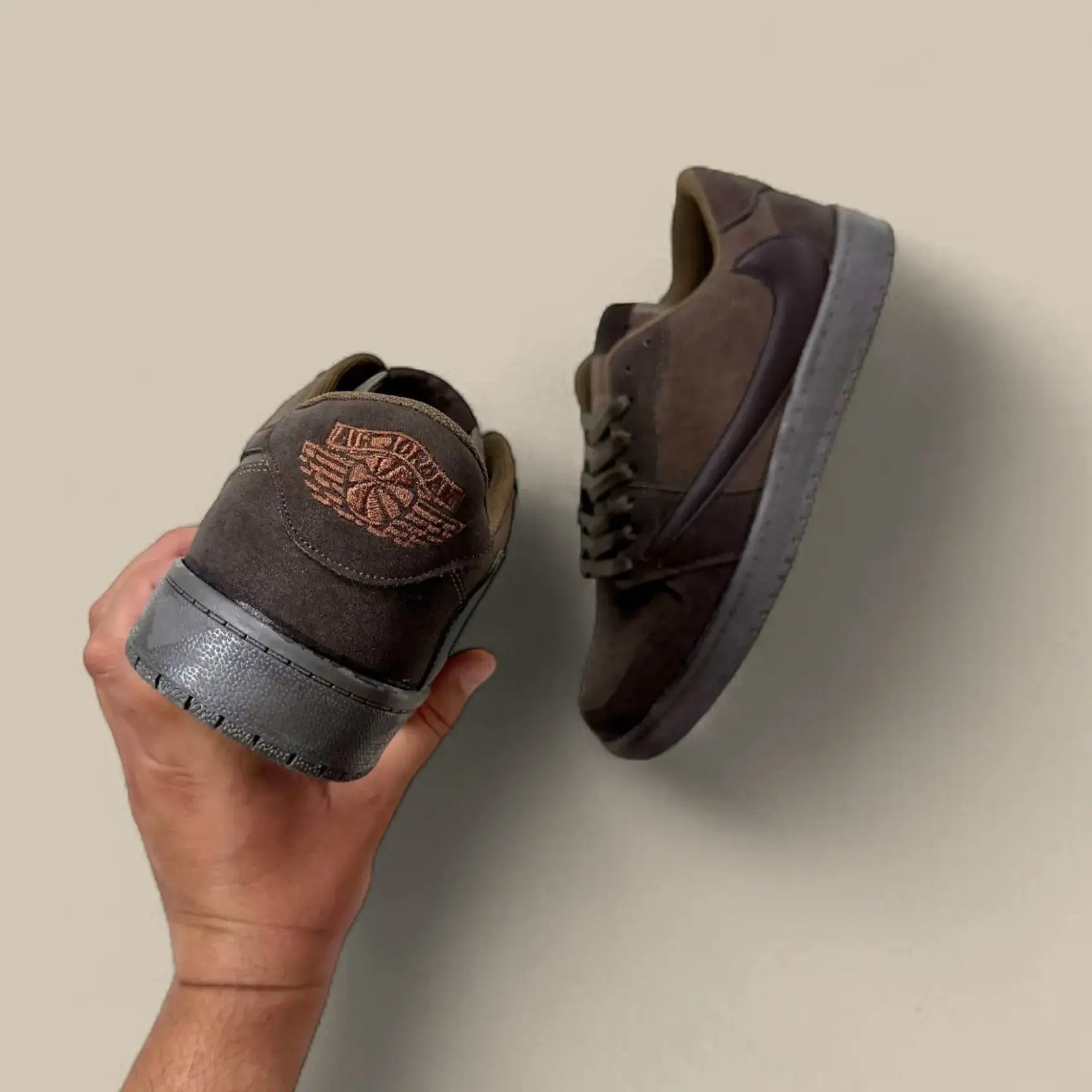 TRAVIS SCOTT VELVET BROWN