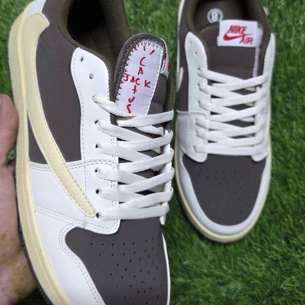 TRAVIS SCOTT REVERSE MOCHA