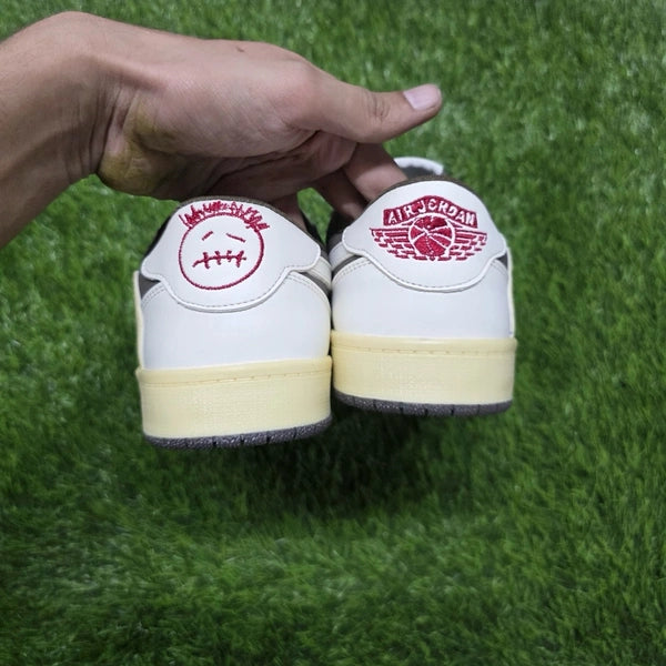 TRAVIS SCOTT REVERSE MOCHA